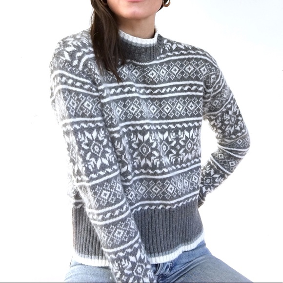Mockneck snowflake cropped sweater - Picture 6 of 8